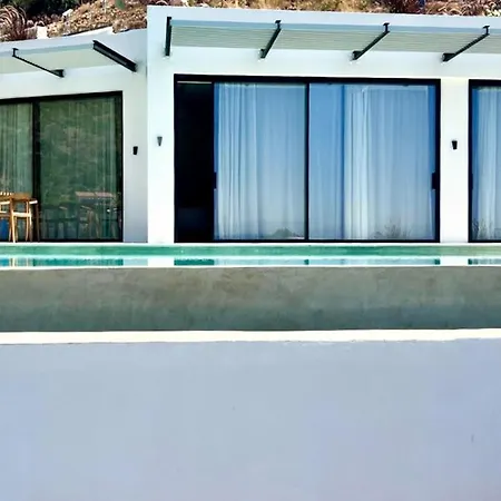 Villa Sirocco Luxury & *